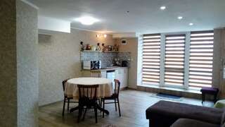 Гостевой дом Guest house Izumrudnyy Брест Семейный номер-студио-1